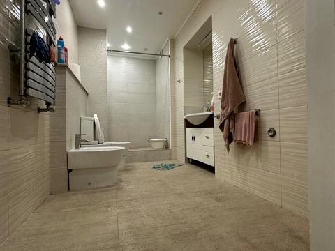 комерційна за адресою Олексія Вадатурського вул. (Маршала Малиновського), 1/1