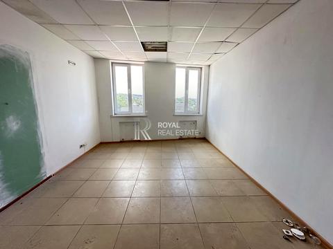 комерційна за адресою Володимирська вул., 57А