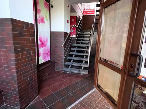 комерційна за адресою Надвірна, Грушевського вул., 2