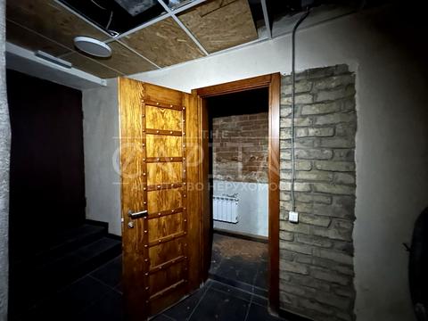 комерційна за адресою Володимирська вул., 6