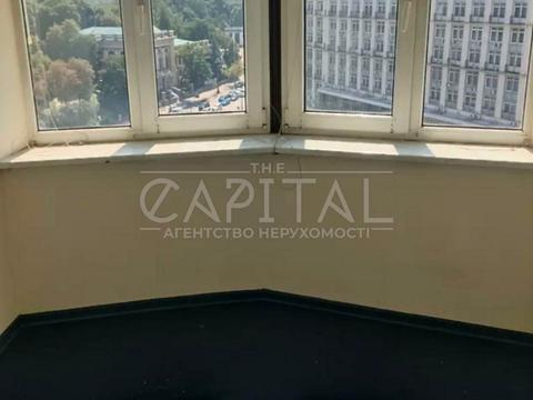 комерційна за адресою Хрещатик вул., 4