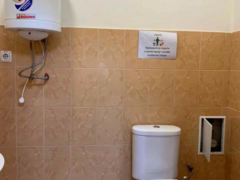 комерційна за адресою Дмитра Яворницького просп. (Карла Маркса), 68