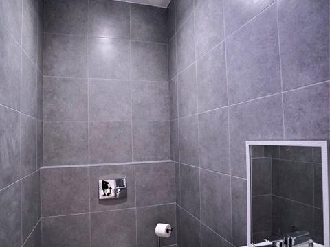 комерційна за адресою Дніпровська набережна вул., 14-А