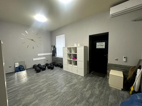 комерційна за адресою Подільська вул., 77