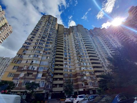 квартира за адресою Анни Ахматової вул., 22