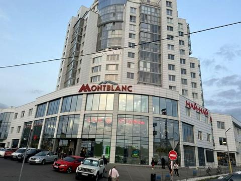 комерційна за адресою Степана Бандери вул., 2/1а