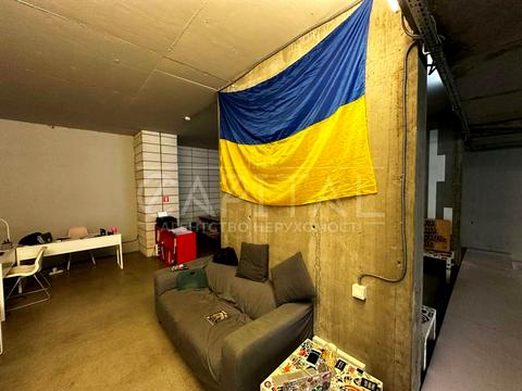комерційна за адресою Дмитрівська вул., 80