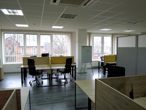 комерційна за адресою Кам'янецька вул., 1