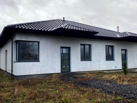 будинок за адресою Новоукраїнська