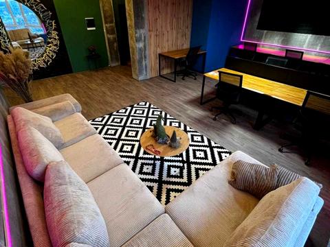 комерційна за адресою Михайла Бойчука вул. (Кіквідзе), 41-Б