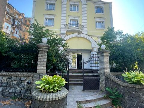 комерційна за адресою Саксаганського вул., 67-Б