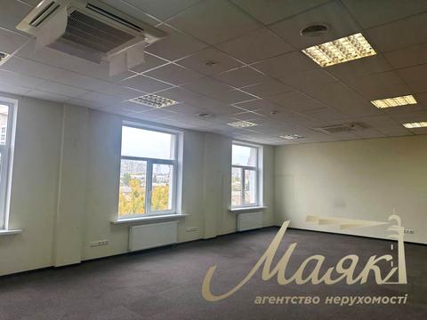 комерційна за адресою Миколи Міхновського бульв. (Дружби Народів), 19 