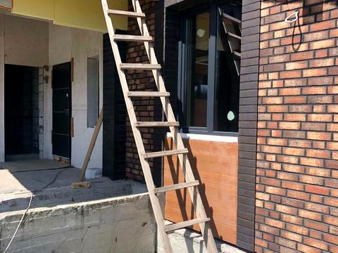 будинок за адресою Надії