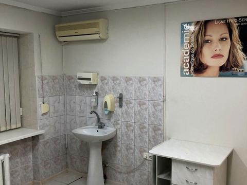 комерційна за адресою вул. Професора Бузника, 5