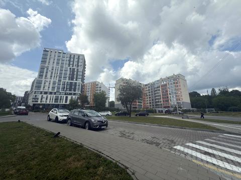 комерційна за адресою Малоголосківська вул., 12г