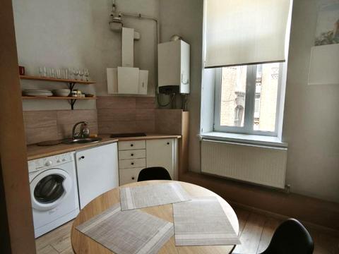 комерційна за адресою Спиридонівська вул., 8