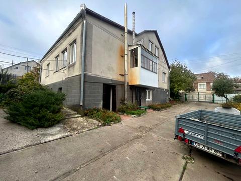 будинок за адресою Євгена Попова