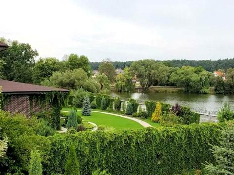 будинок за адресою Центральна, 1