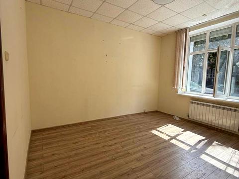 комерційна за адресою Володимирська вул., 94