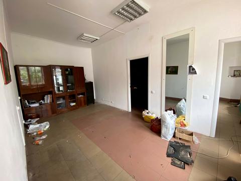 комерційна за адресою Трудова вул., 1