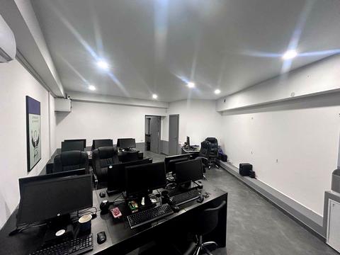 комерційна за адресою Київська вул., 1