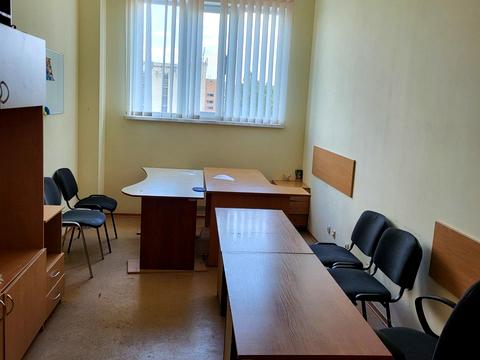 комерційна за адресою Гончарівський бульв. (Конєва), 4