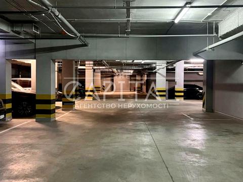 паркоместо по адресу Джона Маккейна ул., 3-А