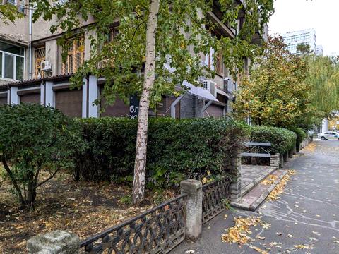 комерційна за адресою Незалежності просп. (Правди), 5