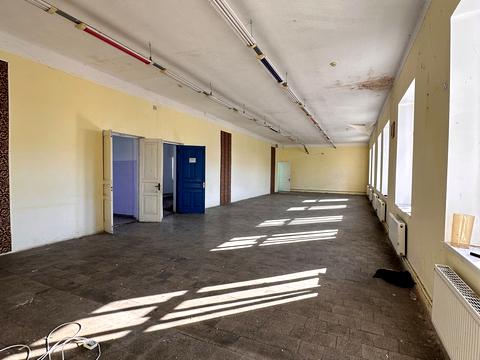 коммерческая по адресу Центральна ул., 8