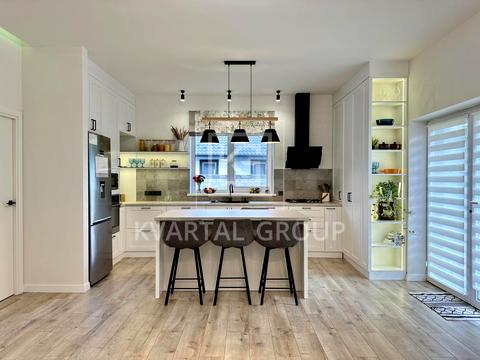 будинок за адресою Успішна