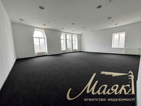 комерційна за адресою Музейний пров., 4