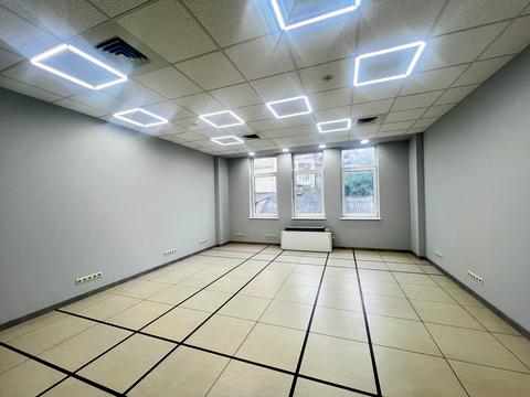 комерційна за адресою Антоновича вул. (Горького), 33В