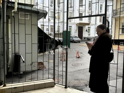 комерційна за адресою Музейний пров., 2В