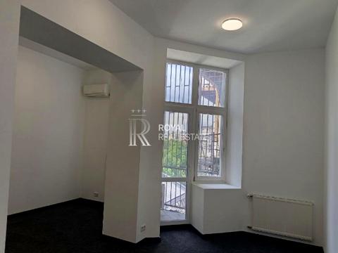 коммерческая по адресу Музейний пер., 4