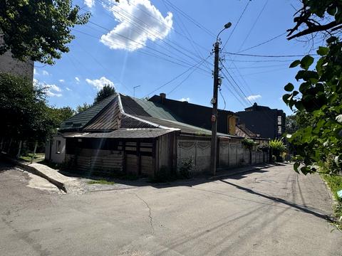 комерційна за адресою Малий узвіз, 8