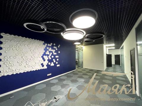 комерційна за адресою Лаврська вул. (Січневого Повстання), 16