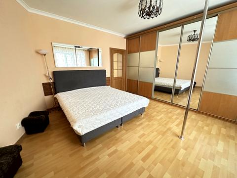 квартира за адресою Анни Ахматової вул., 33