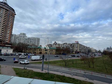 комерційна за адресою Лесі Українки бульв., 23Б