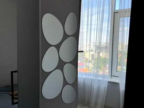 квартира за адресою Літературна вул., 8