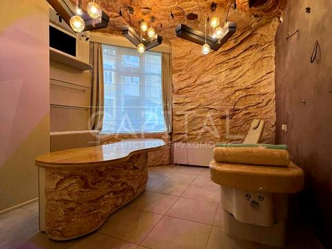комерційна за адресою Саксаганського вул., 37-К