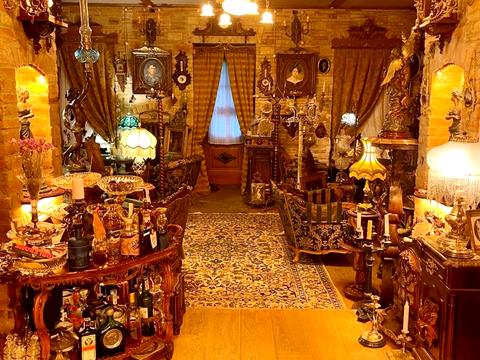 комерційна за адресою Військовий узвіз, 8