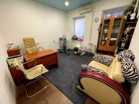 комерційна за адресою Левка Лук'яненка вул. (Василя Жуковського), 1