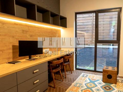 будинок за адресою Набережна вул.