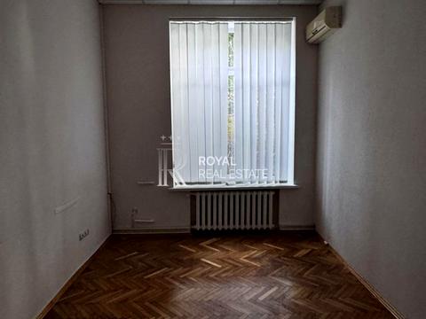 комерційна за адресою Кловський узвіз, 4