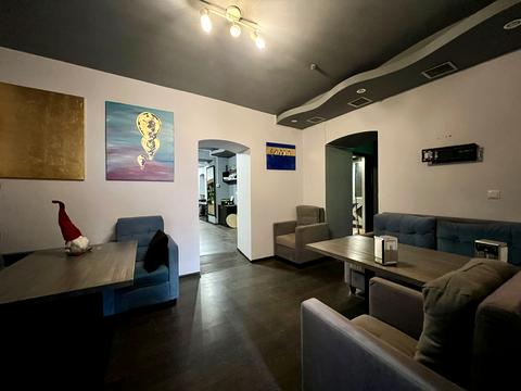 комерційна за адресою Скельна вул., 1