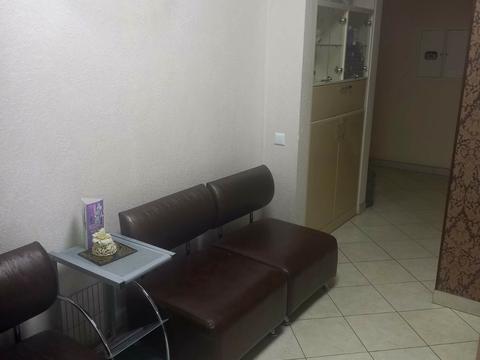 комерційна за адресою Левка Лук'яненка вул. (Маршала Тимошенка), 18