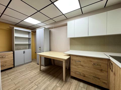 комерційна за адресою Володимира Моссаковського вул. (Клари Цеткін), 30