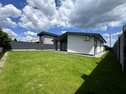 будинок за адресою Вишнева вул.