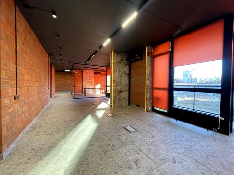 комерційна за адресою Джона Маккейна вул. (Івана Кудрі), 1