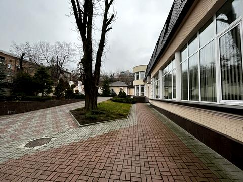коммерческая по адресу Владимира Моссаковского ул. (Клари Цеткін), 1-А
